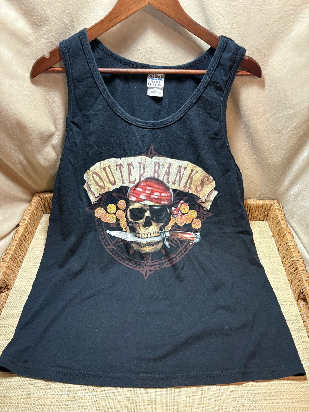 Outer Banks NC Pirate Skull Graphic Tank Top Size M Black Gildan